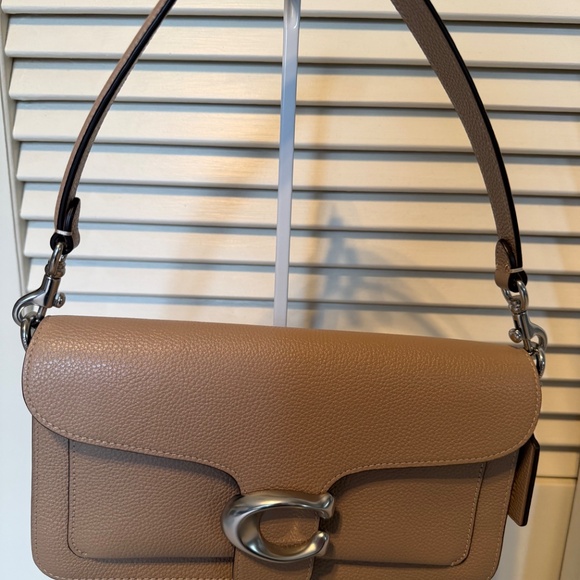 Coach Tabby 26 shoulder bag in light taupe - Picture 2 of 12